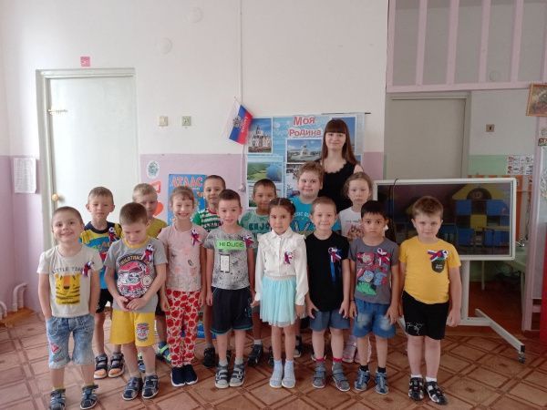 22 августа наша страна отмечает «День Российского флага»